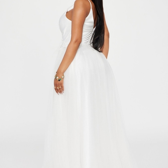 White Gown - Picture 5 of 6